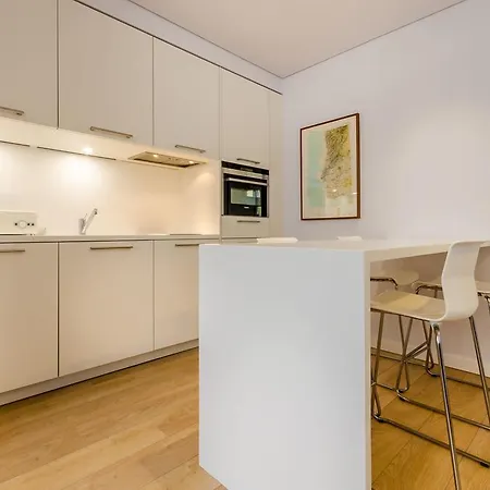 Serviced - Liberdade Apartman *